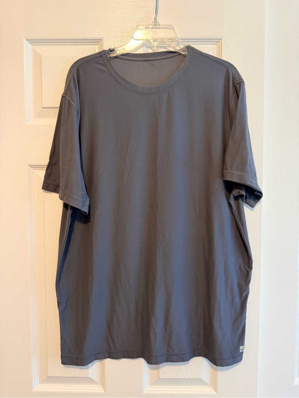Vuori Short Sleeve Crew Tee - Charcoal Gray
